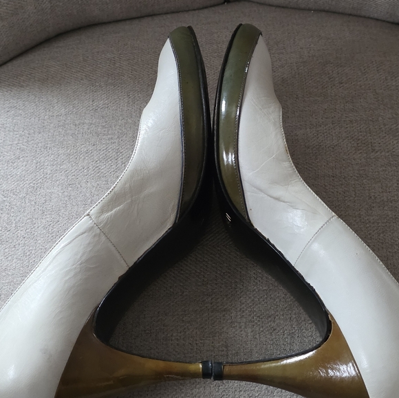 Sesto Meucci Elegant Gray and Black Heels - Picture 6 of 16